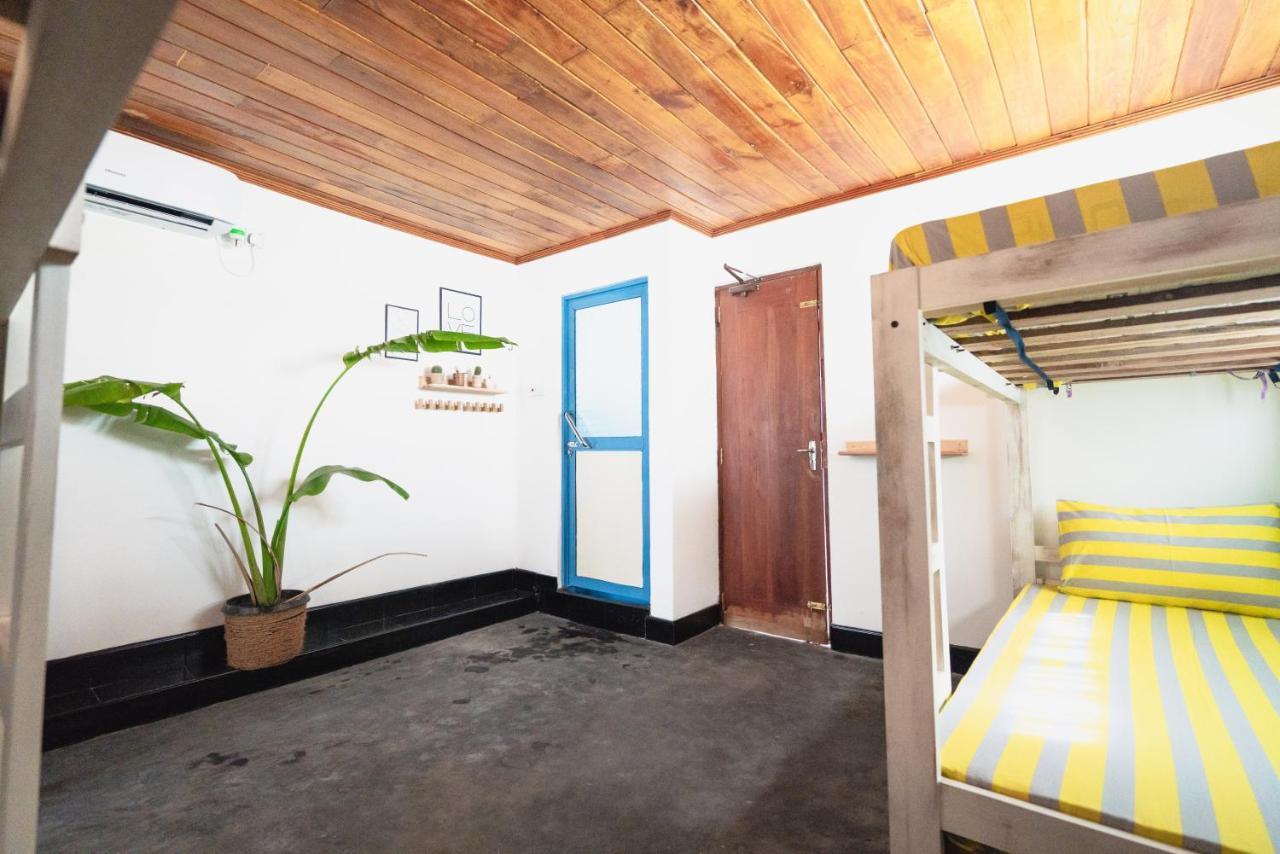 Layback Boutique Surf & Yoga Camp Sri Lanka Hostel Weligama Exterior foto